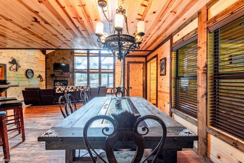 Iron Horse Lodge Sleeps 18, Games, Fire Pit, Hot Tub, Ev, More Broken Bow Luaran gambar