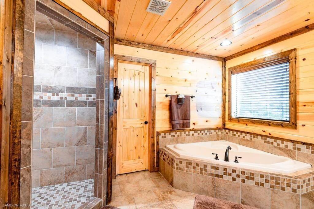 Iron Horse Lodge Sleeps 18, Games, Fire Pit, Hot Tub, Ev, More Broken Bow Luaran gambar