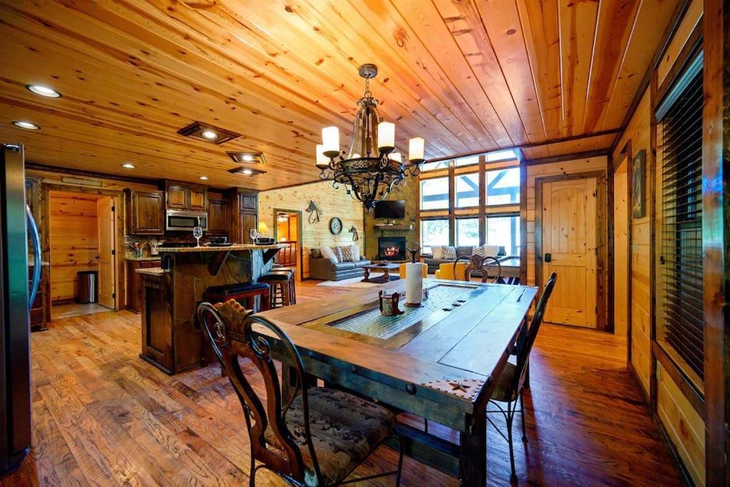 Iron Horse Lodge Sleeps 18, Games, Fire Pit, Hot Tub, Ev, More Broken Bow Luaran gambar