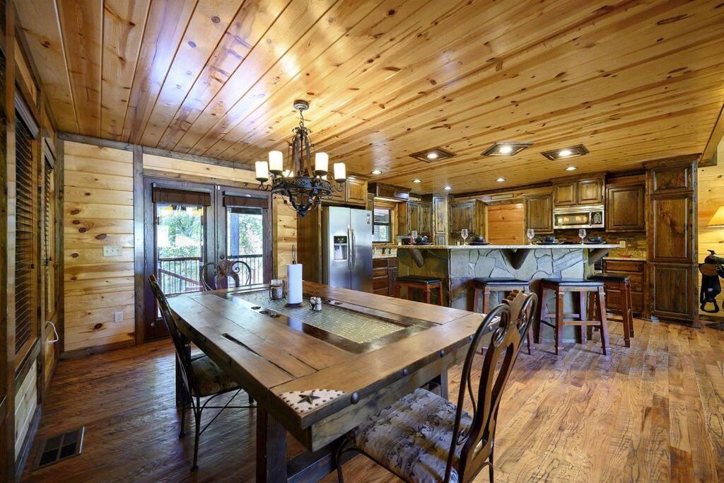 Iron Horse Lodge Sleeps 18, Games, Fire Pit, Hot Tub, Ev, More Broken Bow Luaran gambar